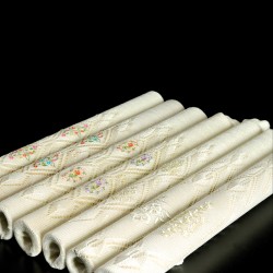 Medias caladas y bordadas